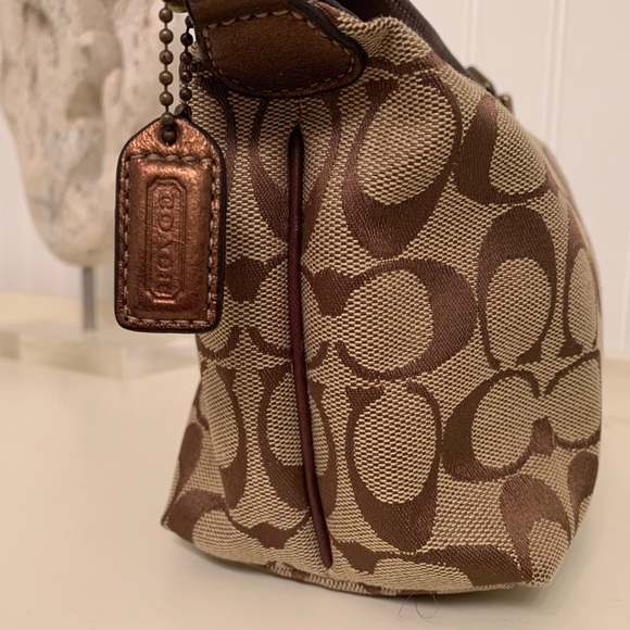 🎉🎉GOOD as NEW 🎉🎉 CLASSIC SIGNATURE COACH PURSE - Picture 5 of 8